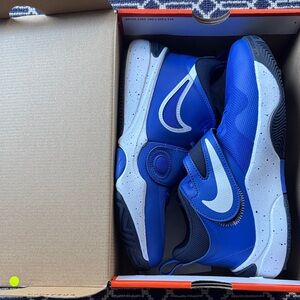 Nike Kids Hustle D11, size 7Y,  Blue and White Sneakers.   O
